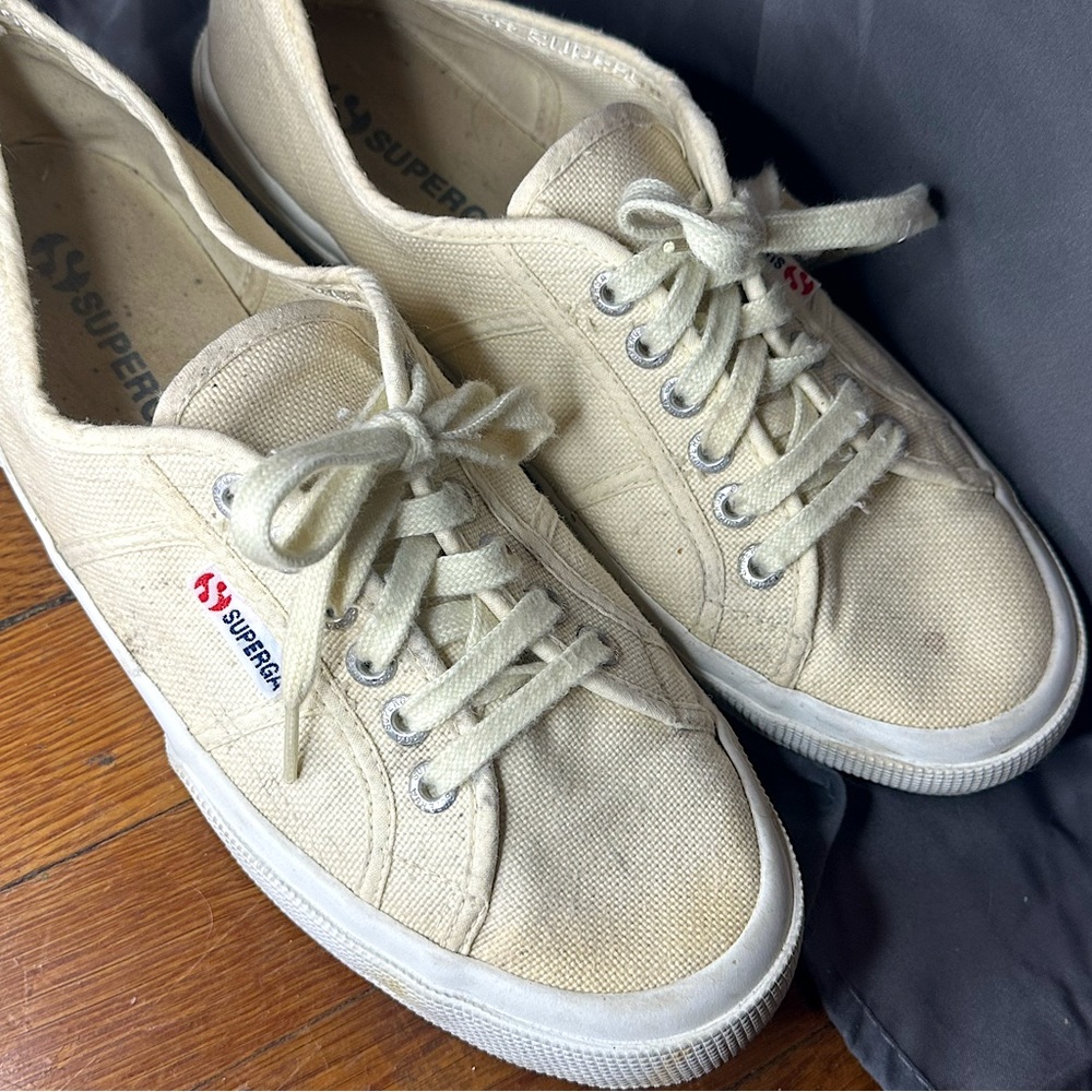 Cream / off-white Superga sneakers Size 10